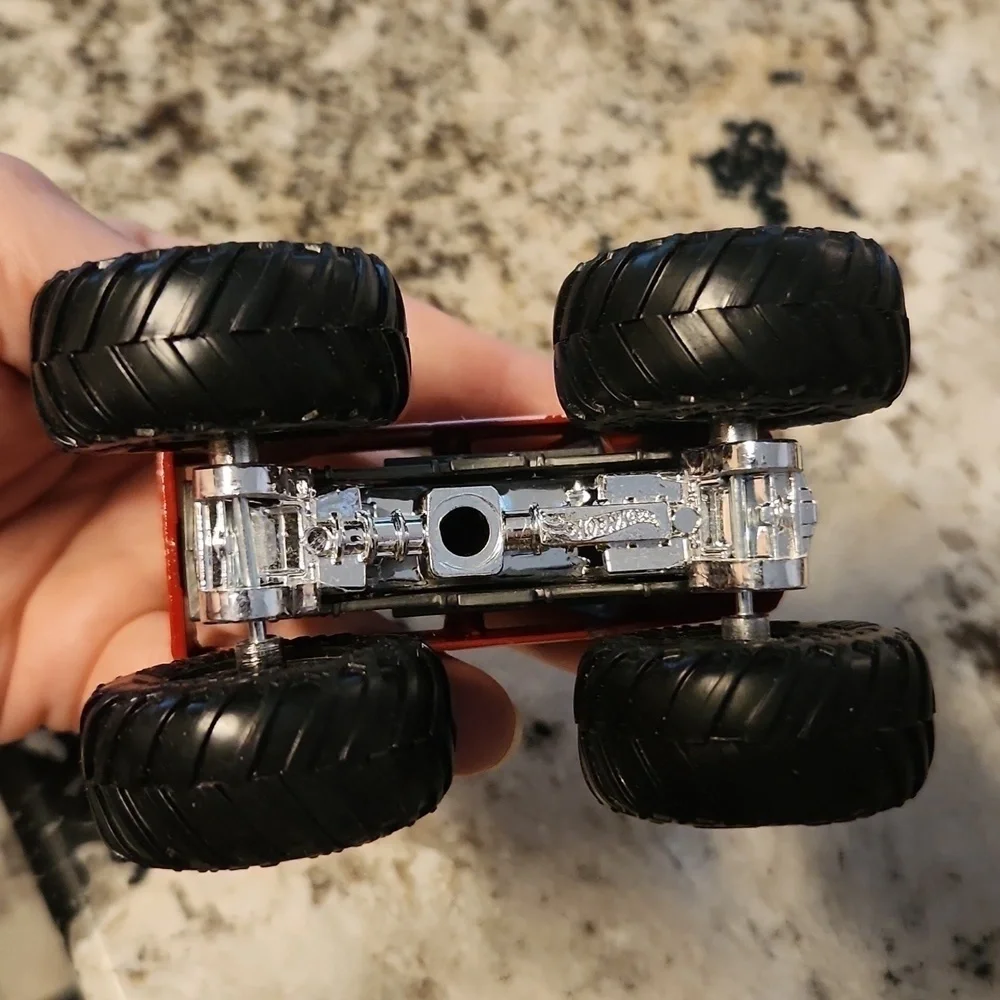 Hot Wheels Monster Truck HW RACING 3 red 1:64